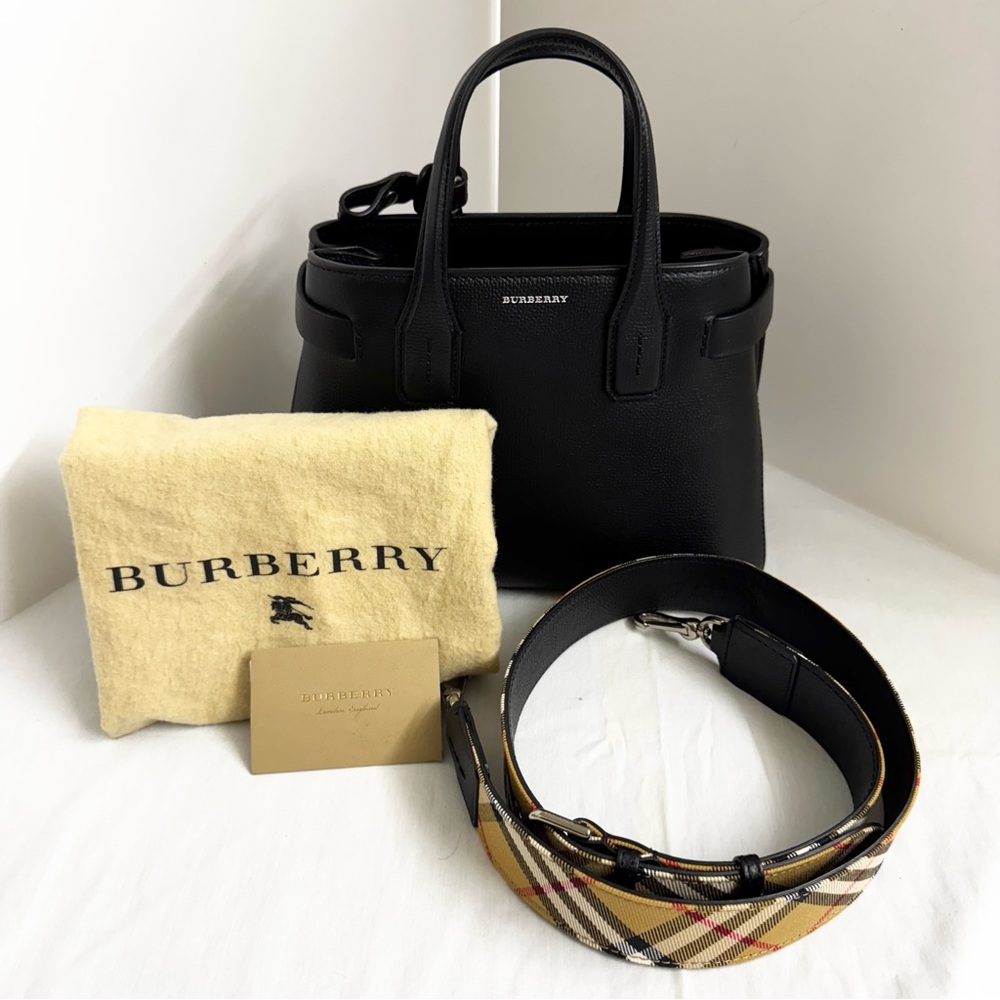 Burberry Black Leather Belt with Classic Check